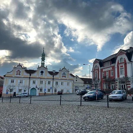 Se Slunnou Teraskou V Kasperkach Lägenhet *